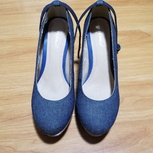 Andrea Pumps Heels Wooden Jean style Sandals 6 1/2